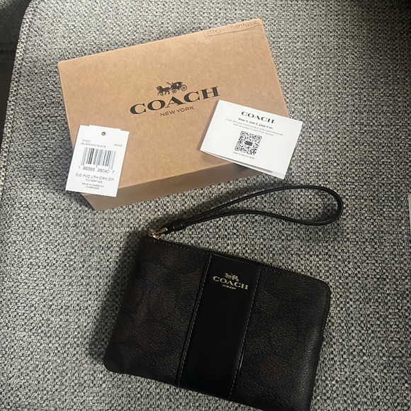 NEW Coach Wristlet - Picture 3 of 4